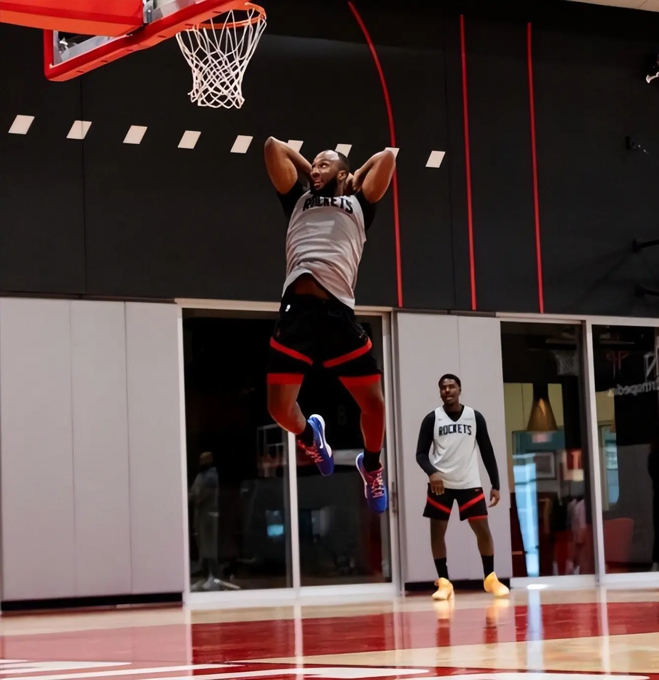 戴维森留在, 火箭边缘人, 有什么问题