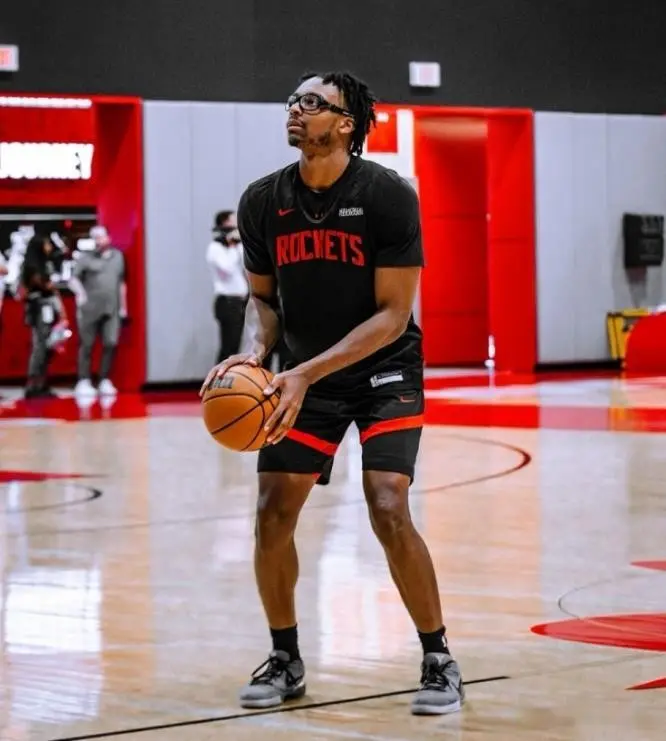 次犯规有点, 泰特和芬尼