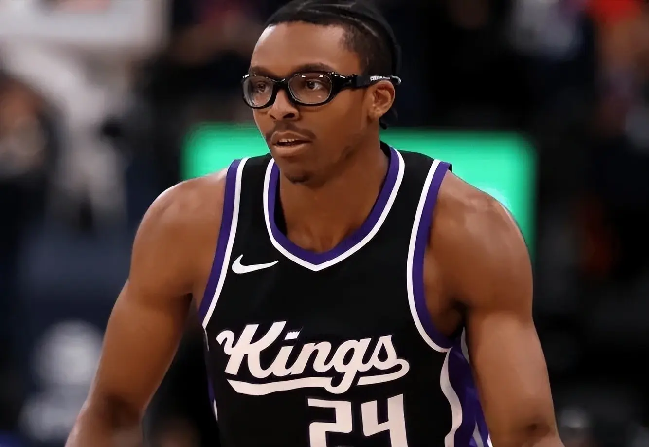 丝毫不落下, 队的比赛里